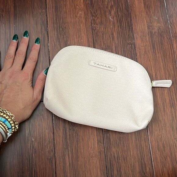 Creme Colored Tahari Cosmetic Bag - Small Makeup Zipper Pouch - NEW - Never Used - Picture 4 of 4